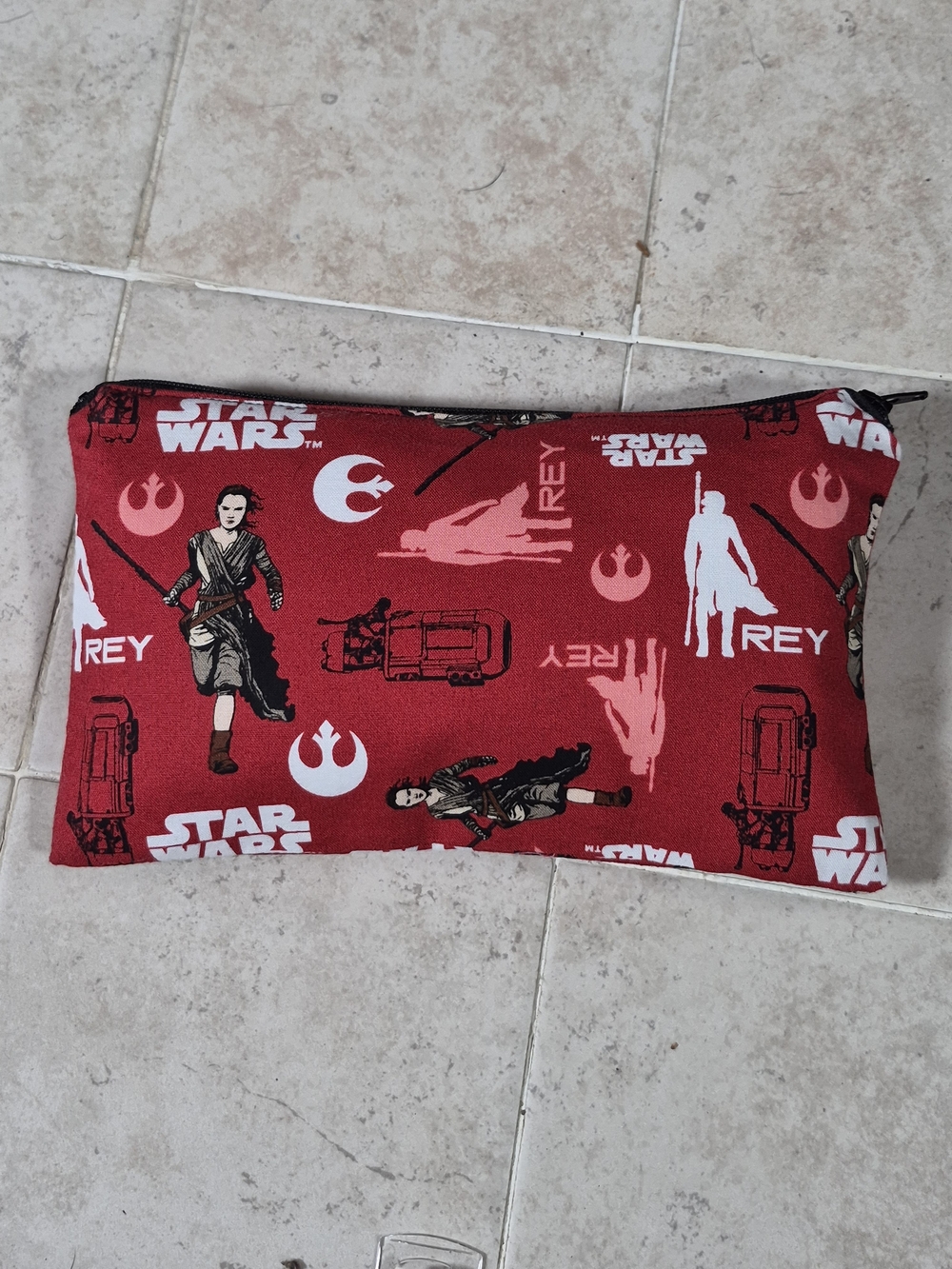 Star Wars Rey Red Zip Pouch